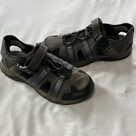 Ozark Trail Hiking Sandals - Picture 1 of 6
